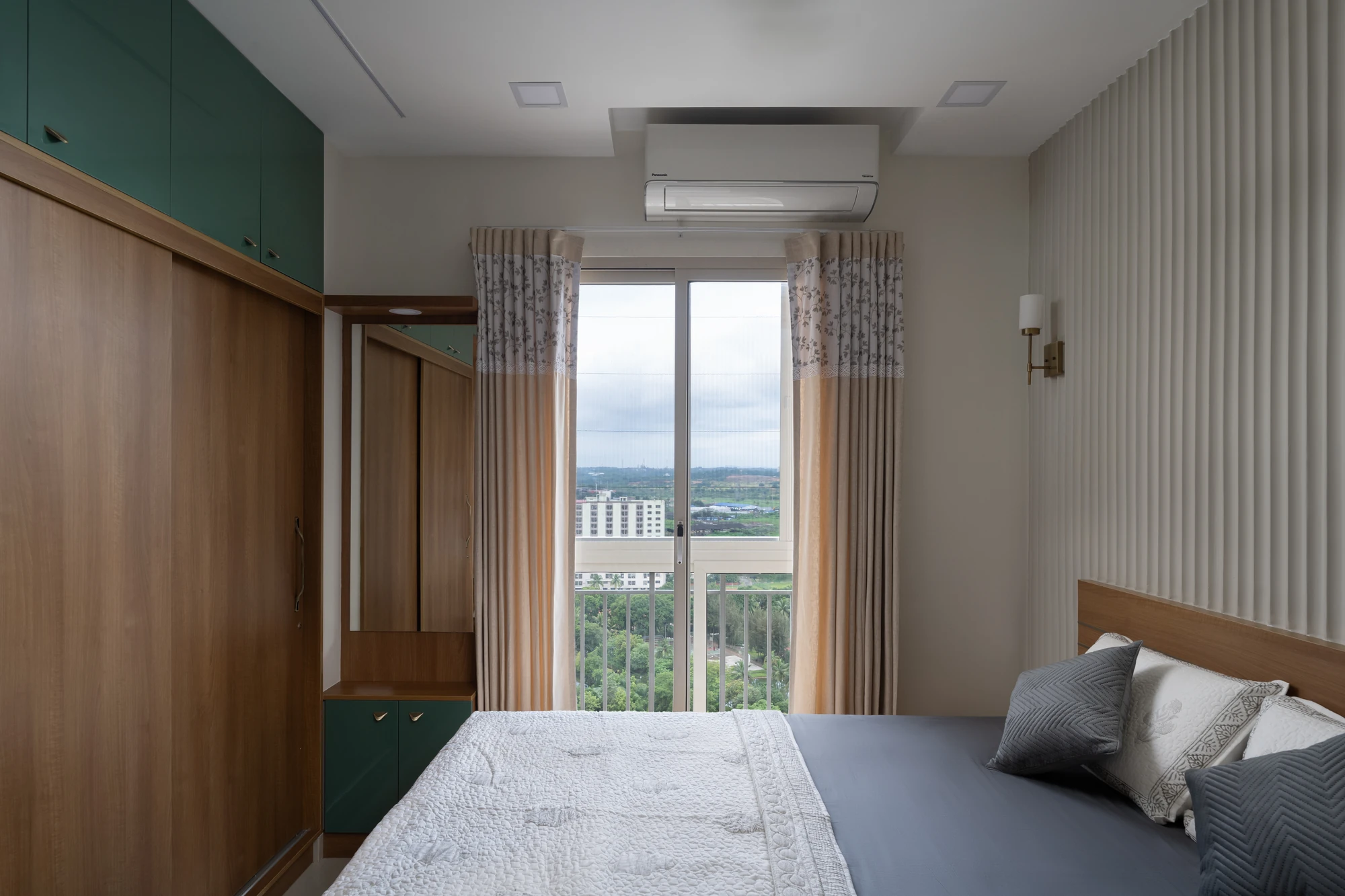 Jobins Chirackel Apartment interior photo 6