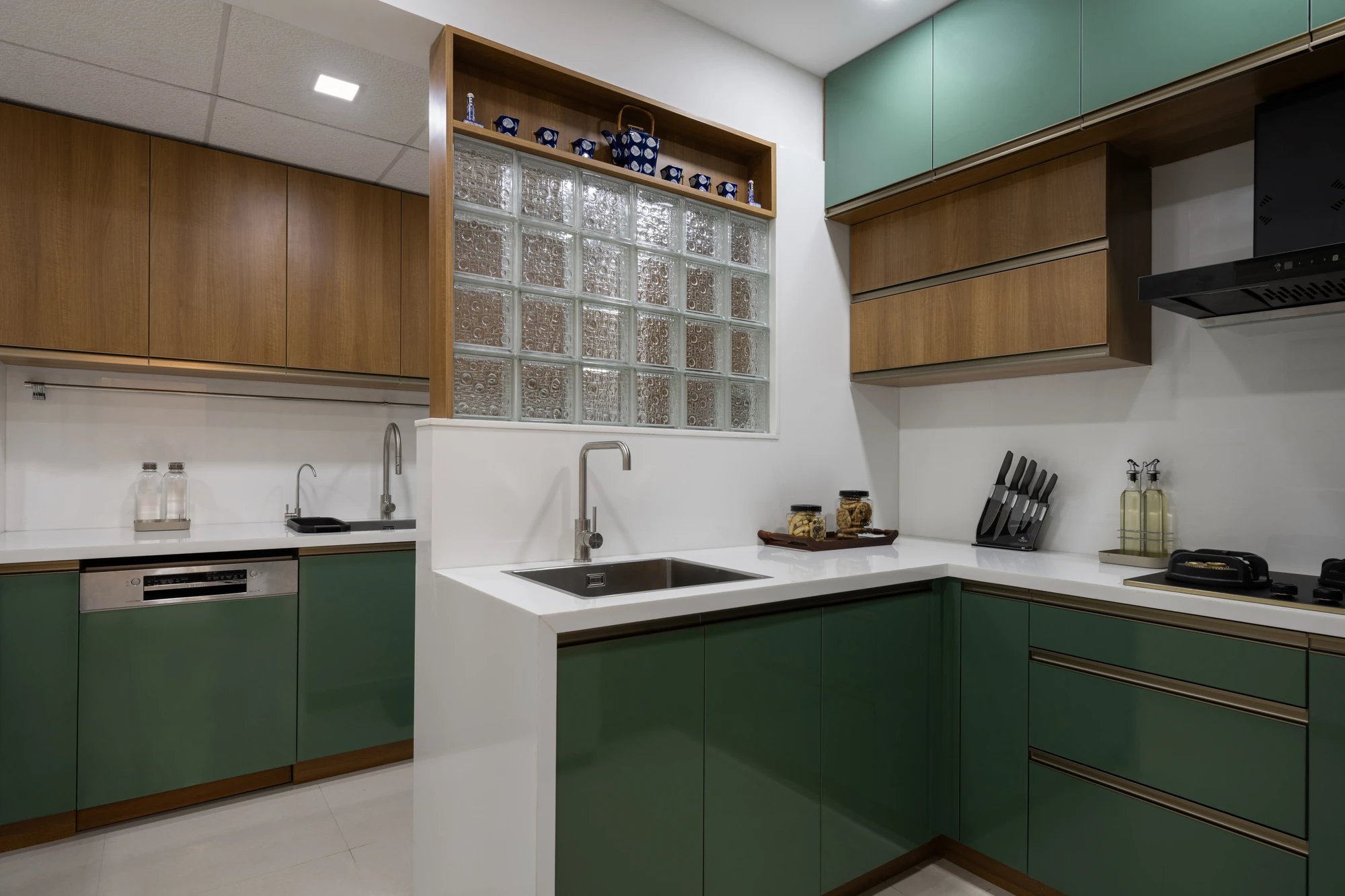 Jobins Chirackel Apartment interior photo 11