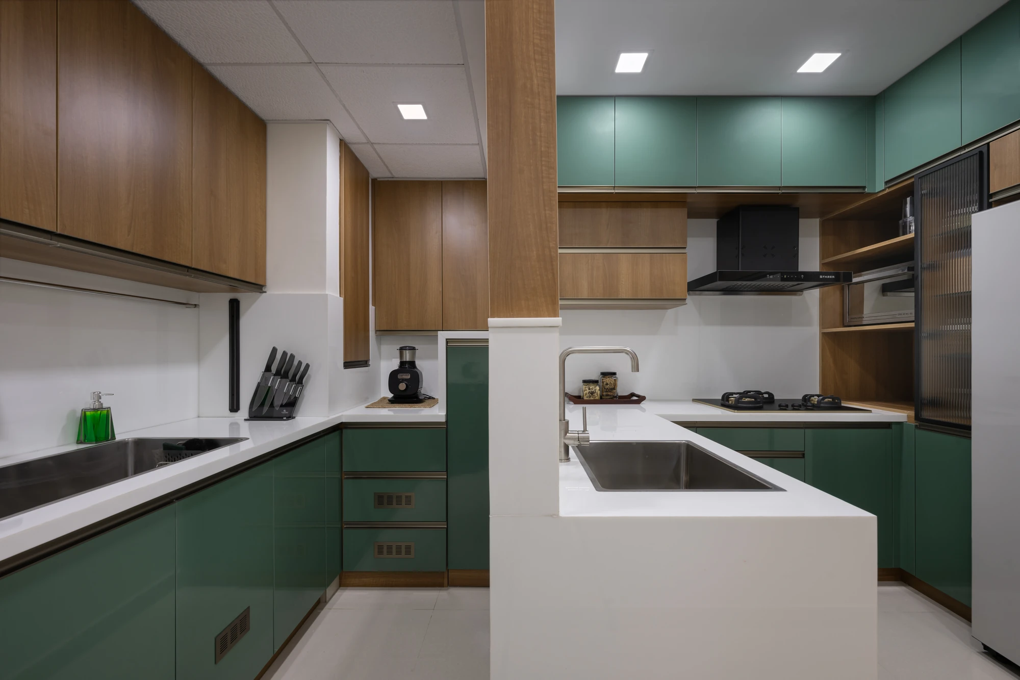 Jobins Chirackel Apartment interior photo 13