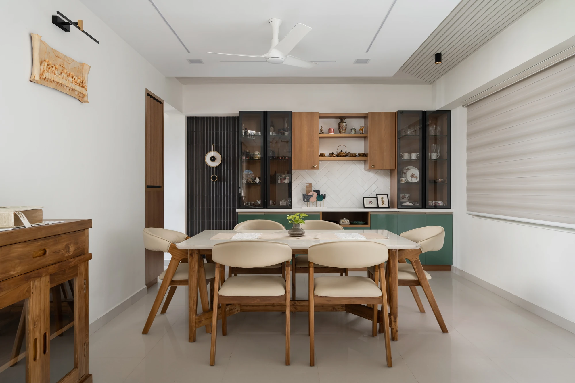 Jobins Chirackel Apartment interior photo 15