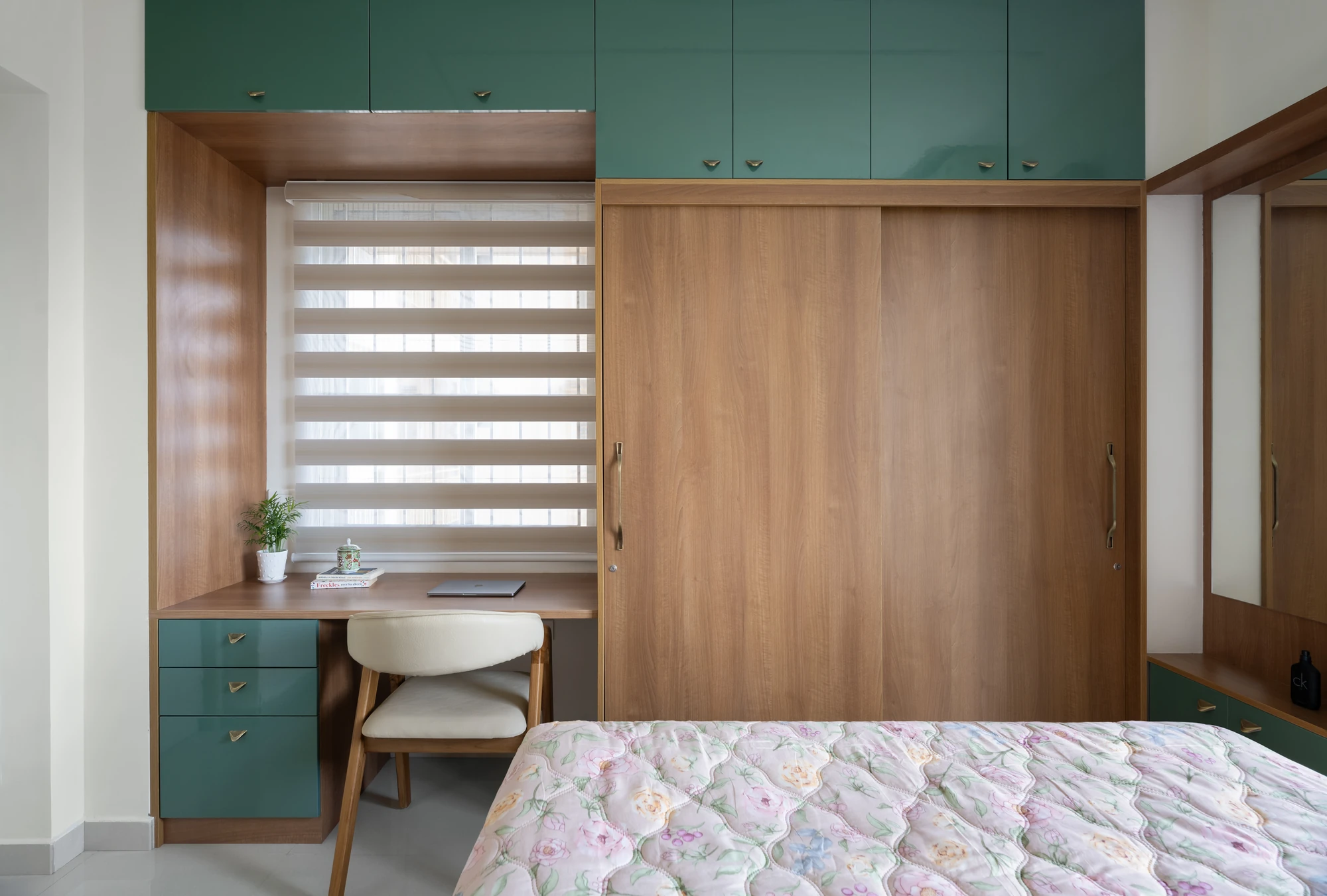 Jobins Chirackel Apartment interior photo 18